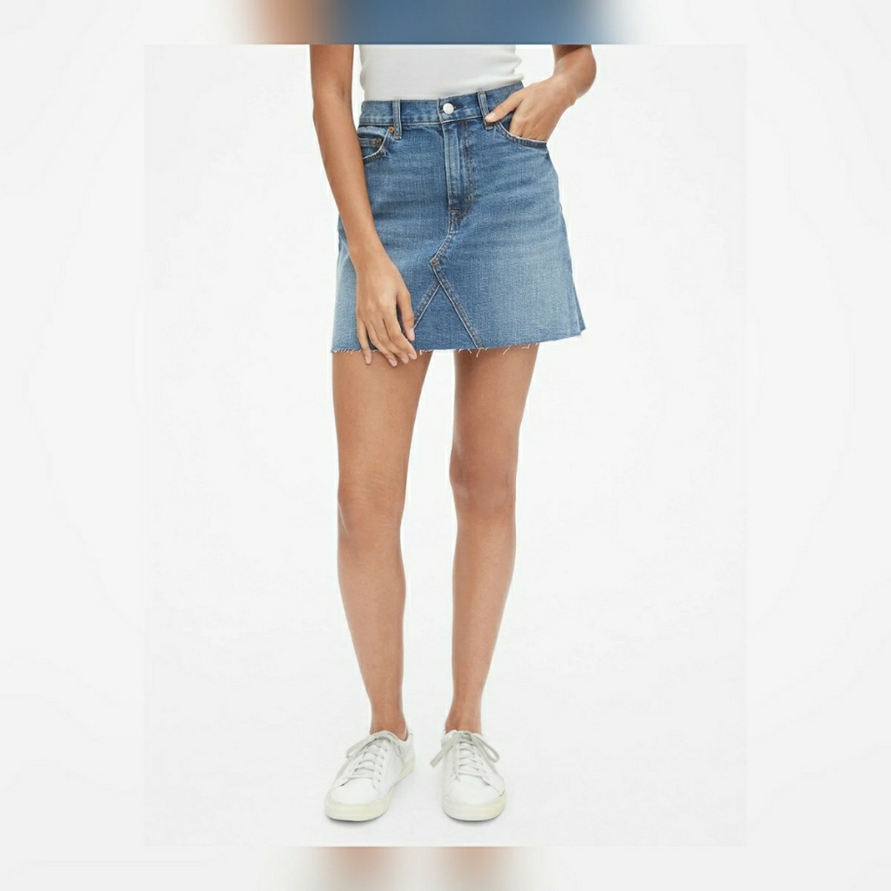 🎉HP! GAP High Rise Denim Mini Skirt- Frayed hem
